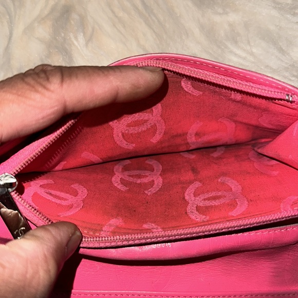 Selling Preloved authentic Chanel wallet - Picture 5 of 6